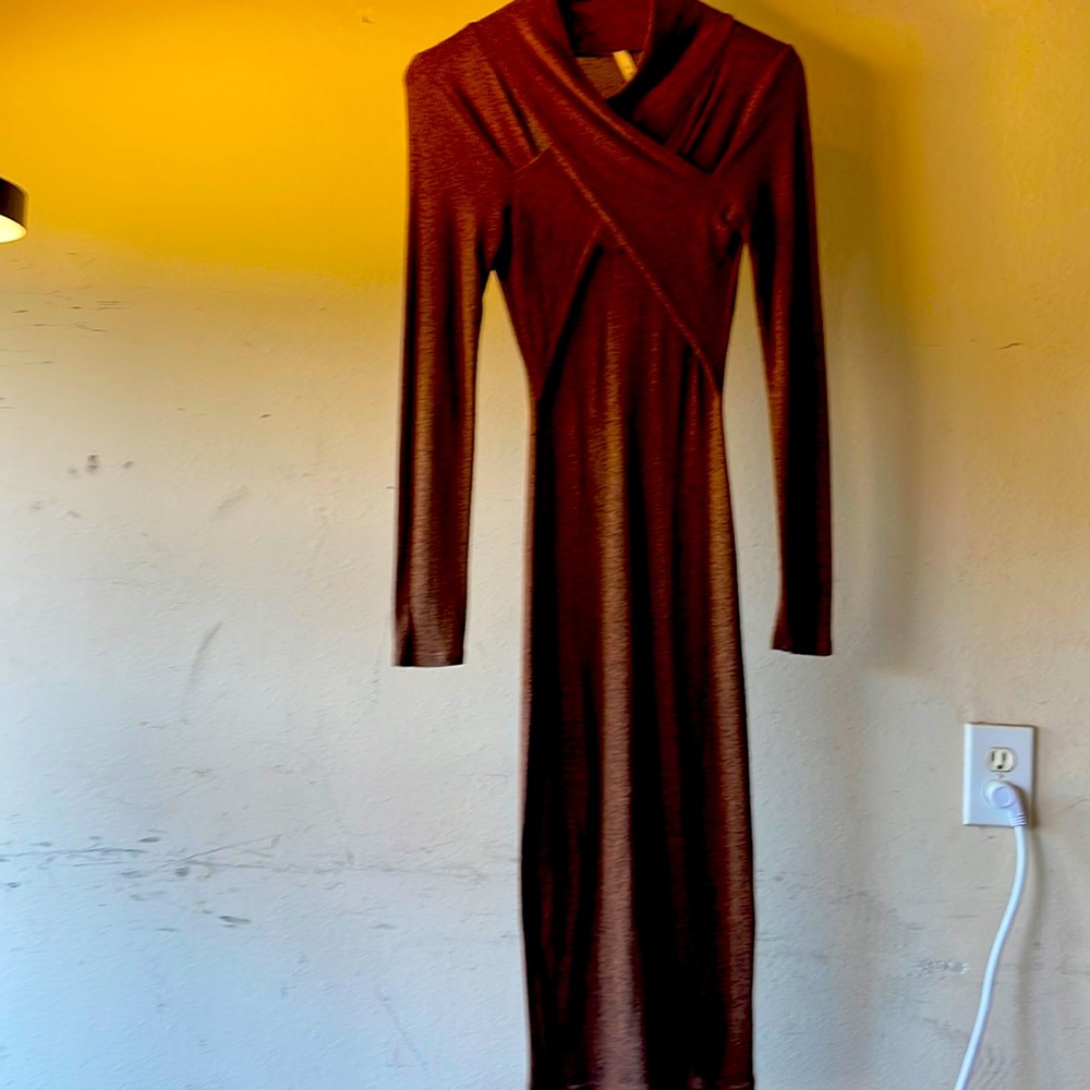 Brown body con dress has a small hole that needs some to sew